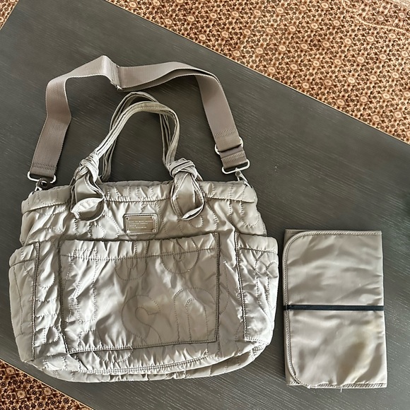 Marc by Marc Jacobs Eliza baby diaper bag in dark tan color - Picture 2 of 6